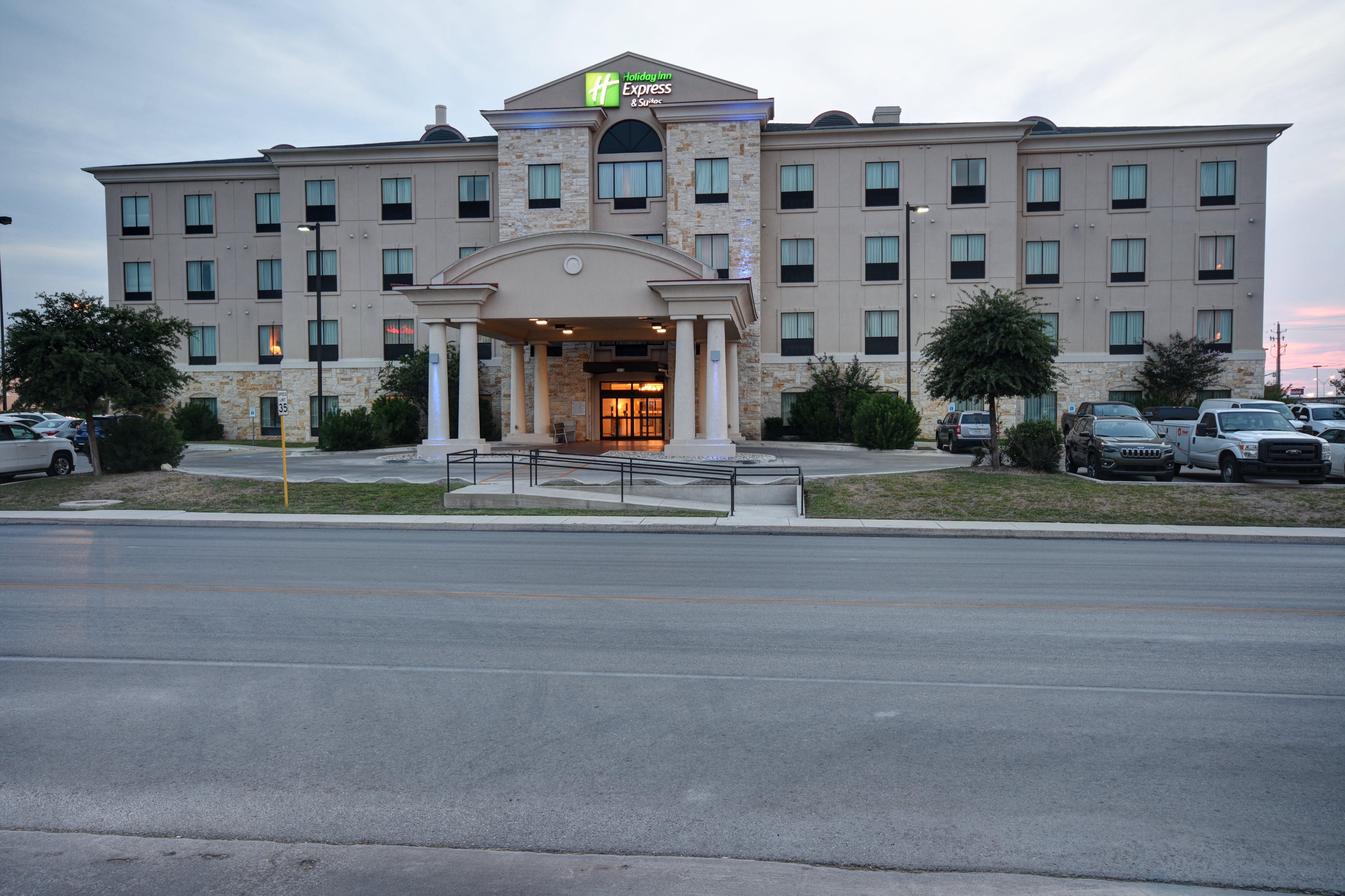 Holiday Inn Express & Suites Del Rio By Ihg Exterior foto