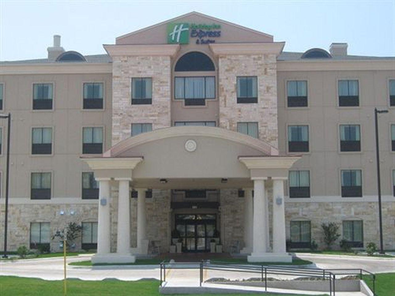 Holiday Inn Express & Suites Del Rio By Ihg Exterior foto
