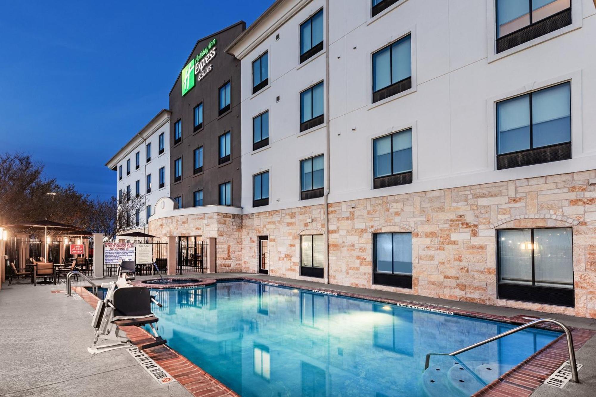 Holiday Inn Express & Suites Del Rio By Ihg Exterior foto