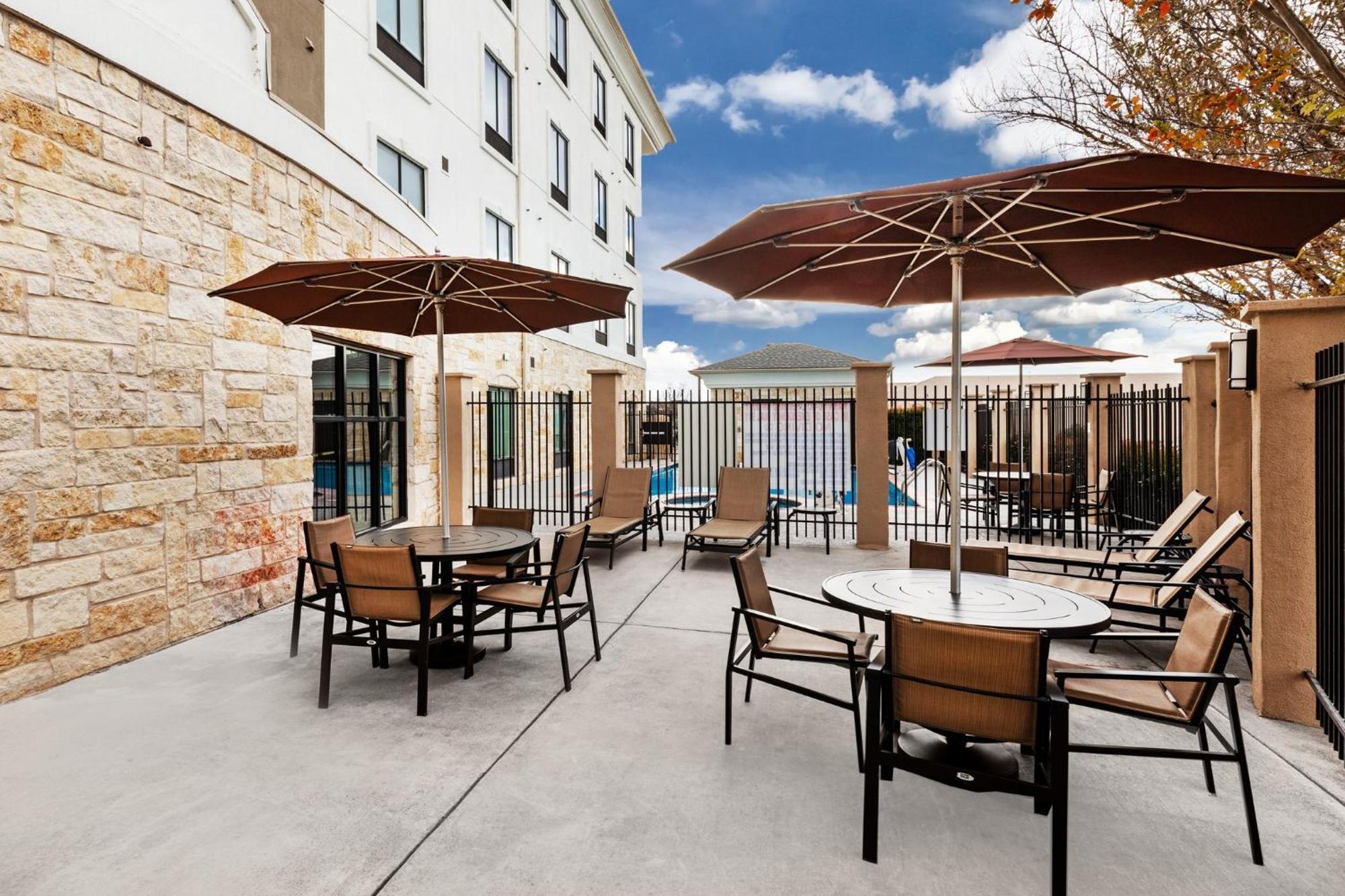 Holiday Inn Express & Suites Del Rio By Ihg Exterior foto